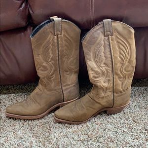Women’s western cowboy boots. Size 6 1/2